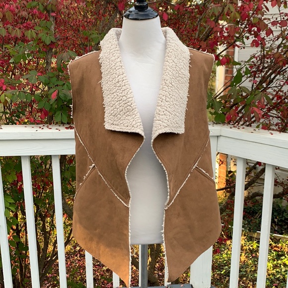 Sanctuary Jackets & Blazers - 5/$25 Sanctuary Los Angeles Faux Suede Shearing Open Vest size Large